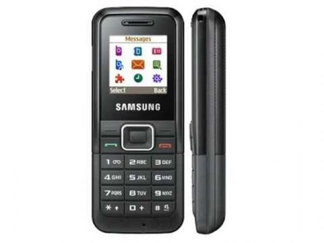 Samsung E1100     Ekran� ��z�n�rl���: 128 x 128 piksel   