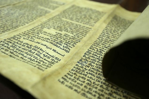 <p> Ender Tevrat nüshanın Milli Kültür Enstitüsü uzmanları tarafından incelendiğini dile getiren Şeybani, nüshanın 15'inci yüzyıldan kalma paha biçilmez İbranice el yazması olduğunun tespit edildiğini belirtti.</p> <div> </div>