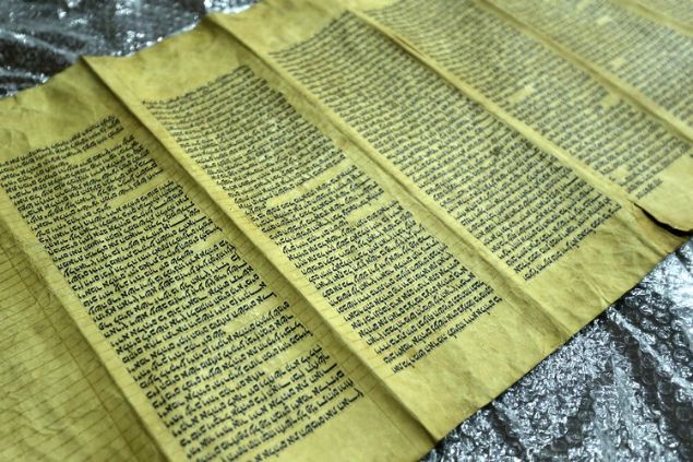 <p> Tevrat'taki 5 kitabın tamamının eksiksiz olduğunun belirlendiğini söyleyen Şeybani, eldeki nüshanın bilinen tertipteki Tevrat nüshalarından daha eski bir döneme ait olduğuna dikkati çekti.</p> <div> </div>