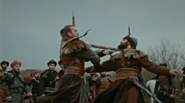   B�ylece d���n�lenin aksine dizinin sevilen karakterlerinden (Bams�) Nurettin S�nmez diziye devam edecek.   