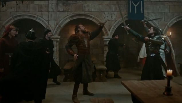 Ertu�rul ve Sadettin K�pek'in elinden kurtulabilecek midir? Di�er yandan Helena'n�n deste�iyle zindandan kurtulan Bams�, Vasilius'un oyunuyla barbar askerlerin sald�r�s�na u�ram��t�r. 