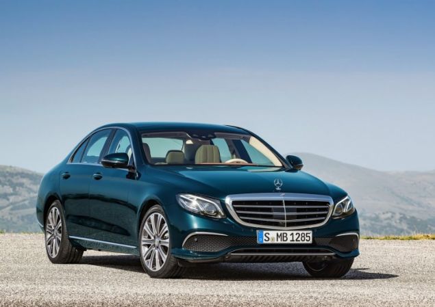 Mercedes Benz E Serisi    2017 kl balang fiyat: 264.000 TL  ​2016 kl balang fiyat: 262.289 TL 