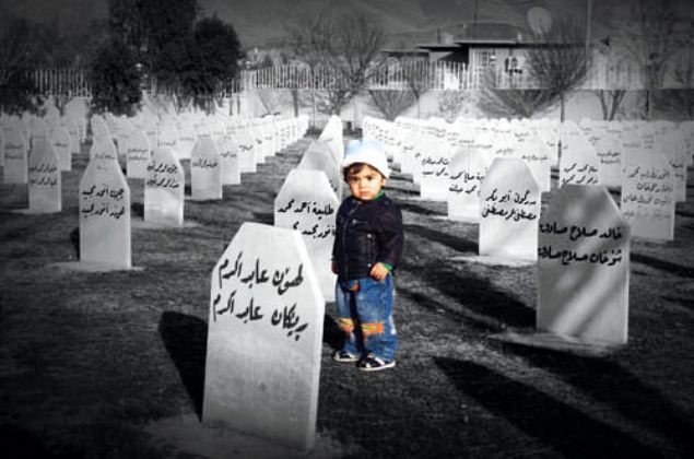 YILLARDAN BER� S�YAH ELB�SE G�Y�YOR<br><br>  Muhammet Sait, �ocuklar�n�n e�yalar� h�l� sakl�yor. K�zlar�n�n �antalar�, erkek �ocuklar�n�n �lmeden bir g�n �nce ald�klar� kalemler. Sait'in en de�erli varl�klar�. Sait 28 y�ld�r siyah elbise giyiyor. 