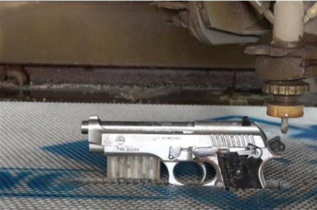 Boydan boya kestikleri tabancan�n i�inden bak�n neler ��kt�...     