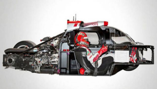 Bir ralli arabas�n�n i�i     