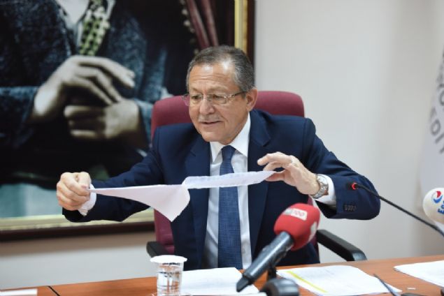 'Hollanda'n�n T�rkiye'ye, Bakan�m�za, orada ya�ayan T�rklere kar�� davran��lar�n� kabul etmek m�mk�n de�il. Hepsini telin ediyoruz. Belki oradaki se�imler nedeniyle bunlar� abartt�lar ama ne olursa olsun b�yle bir hareketi tasvip etmedi�imizi bende Bal�kesir B�y�k�ehir Belediye Ba�kan� olarak ifade ediyorum.' 