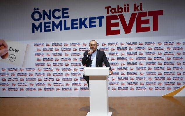 T�rkiye Cumhuriyetinin b�lgedeki sorunlara ��z�m �retmesi gerekti�ini, bunun i�in �al��t�klar�n� anlatan �avu�o�lu, ��yle konu�tu: '��te Halep en son �rne�i. Halep'ten 45 bin insan� kurtar�rken bizden ba�ka k�l�n� k�p�rdatan �lke oldu mu �slam d�nyas�ndan veya Bat�'dan? Yok. Rusya ile beraber oturduk, ba�ard�k. �imdi ate�kes ve siyasi ��z�m konusunda da bizim kadar aktif �al��an yok. Ama sorun sadece burayla bitmiyor. Irak'ta da sorun var, Yemen'de de sorun var, Libya'da da sorun var. �u an Libya'da b�y�kel�ilik a�an 2 �lkeden biriyiz. �talya ve T�rkiye yeniden b�y�kel�ilik a�t�k. �n�allah THY'yi de u�uraca��z. �u anda orada 2 firmam�z 2 santrali tamamlamak �zere. O y�zden proaktif d�� politikam�z�, giri�imci d�� politikam�z� s�rd�rece�iz. B�lgenin istikrar� i�in g�ven art�r�c� mekanizmalar olu�turaca��z.'  