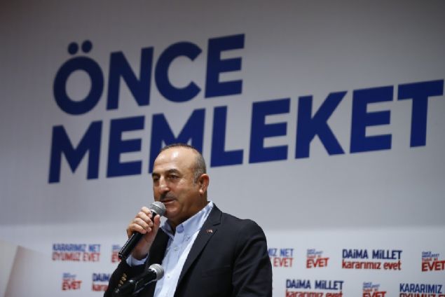 Giri�imci d�� politika kadar vicdani ve insani d�� politikay� da benimsediklerini anlatan �avu�o�lu, Somali'den Karaipler'e kadar d�nyan�n her yerinde yard�ma ihtiyac� bulunanlara yard�m g�t�r�ld���n� dile getirdi.  