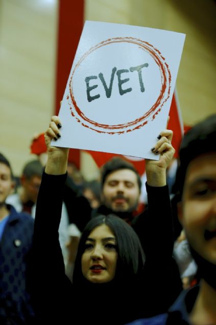 Umutlar�n� kaybetmediklerini belirten �avu�o�lu, bu sorunlar�n a��laca��na, trendlerin tersine d�nece�ine inand�klar�n� belirtti.  