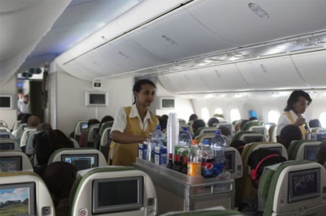 ZAYIF, GEN ERKEKLER DAHA ANSLI      