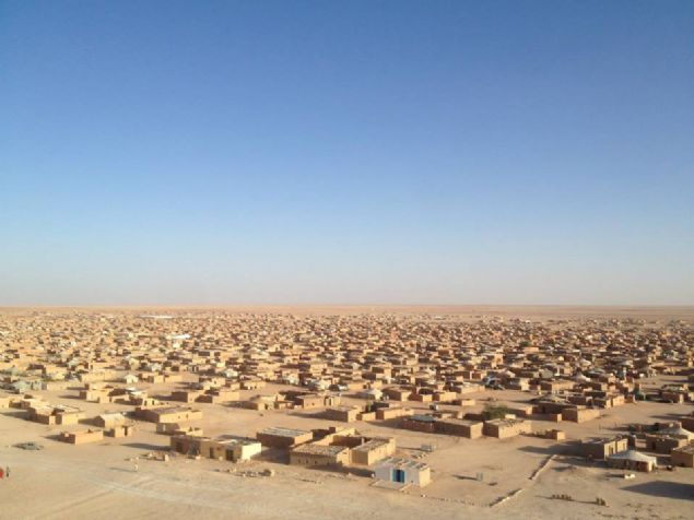 Duvar�n k���k bir k�sm� kuzeye do�ru ilerlendi�inde Moritanya hakimiyeti alt�ndaki topraklarda da in�a edildi�i g�zlemlenmektedir. 