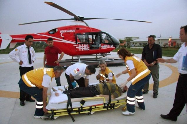 <p>  	Türkiye'nin karadan, denizden ve havadan acil yardm ihtiyac duyan herkese vakit kaybetmeksizin ulaabilecek duruma geldiini vurgulayan Atlgan, yaklak 3 yldr Salk Bakanlnn ambulans helikopter ihtiyacn karladklarna iaret etti. </p>  