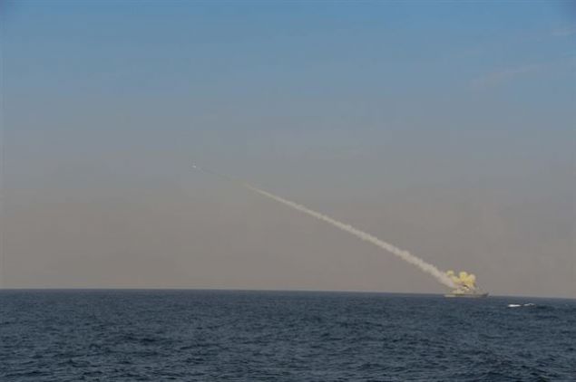 Karadeniz'de 27 Mart'ta ba�layan tatbikat�n ikinci safhas� kapsam�nda gemilerden kara hedeflerine harpoon blok-2 g�d�ml� mermisi ile dal��taki denizalt�lardan su �st�ndeki hedeflere subharpoon g�d�ml� mermisi at��lar� yap�ld�.     