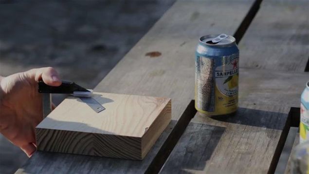 Youtube'da yapt��� ilgin� ve pratik aletlerle fenomen haline gelen adam bu defa da kola kutusunu yeniden kullan�ma kazand�rd�.      