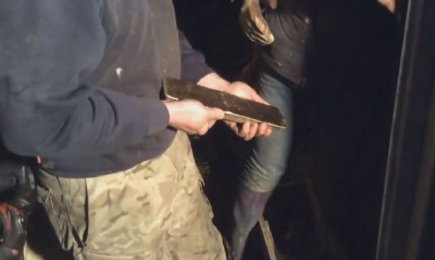 <p>  	<a href='http://www.star.com.tr/video/25-kilo-altini-tanktan-boyle-cikardi-video-730482/'><strong>Haberin videosu iin buraya tklayn</strong></a></p>    