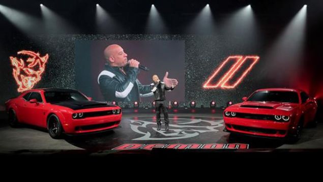 Merakla beklenen modellerden biri olan yeni Dodge Challenger SRT Demon, d�nyaca �nl� akt�r akt�r Vin Diesel'in sunumuyla New York'da tan�t�ld�.     