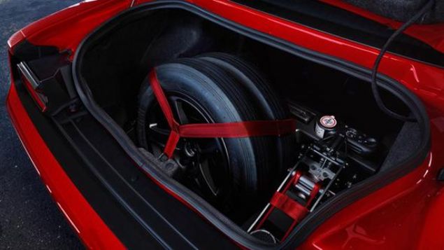 840 beygir g�c�ndeki otomobilin maksimum s�rati 270'te s�n�rland�r�lm��.     