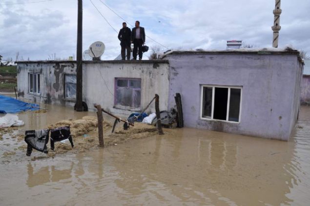 Kyllere gda malzemesi datan Trk Kzlay Dou Anadolu Blge Afet Ynetim Merkezi Mdr Baran Akar da yle konutu: 