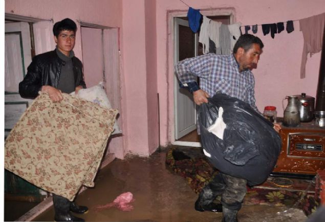   te yanda Mu Valiliinden yaplan aklamada, il genelinde ar yalardan dolay birok evin su basknndan etkilendii belirtildi. Aklamada u ifadelere yer verildi: 