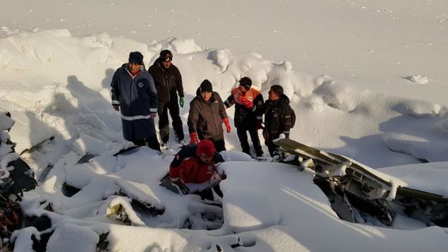 Helikopter enkaznda saatler sren, kesme, ama ileminin ardndan, ehitlerin cenazeleri karld. Sabaha kadar sren almann ardndan yakn bir noktaya ini yapan helikopter, ehit cenazelerini alarak Elaza gtrd. Olaanst abalarndan dolay AFAD, UMKE, 112 ekipleri, tm yurdu yasa boan helikopter kazasndaki grevlerini tamamlad.  