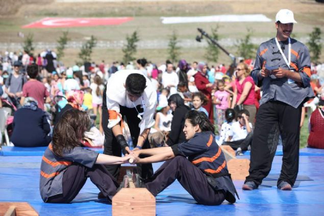 Trkiyede bu alanda yaplan etkinlikler iinde katlmc ve seyirci says bakmndan birinci festivalde ulat kendi rekorunu krmaya hazrlanan Etnospor Kltr Festivali halk Yenikap meydanna davet ediyor. 