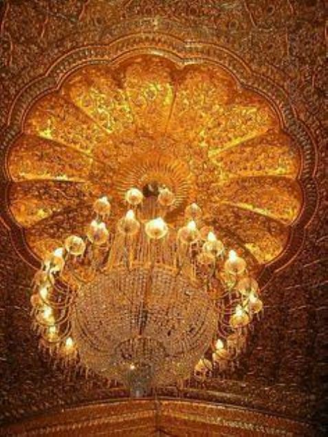 Hintlilerin, alndn iddia ettii, ngilizlerin ise 1850 ylnda, Kralie Victoria'ya hediye edildiini, iddia ettii miras aslnda, Babr ah Nasireddin Muhammed Hmayun ah'n trbesindeydi.   