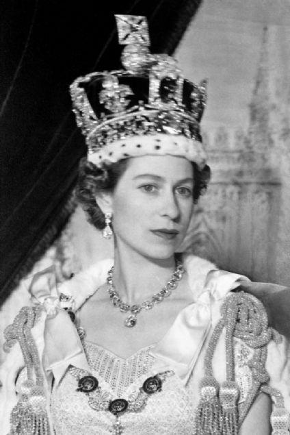 ngiltere'de yeniden ortaya kan Kuh-i nur, bir sre sergilendi fakat dikkat ekmedii fark edildi.   