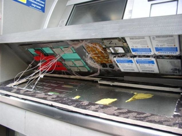 ATM'ye yerletiren bu sistem hesap bilgilerini ve ifreleri ele geiriyor.    