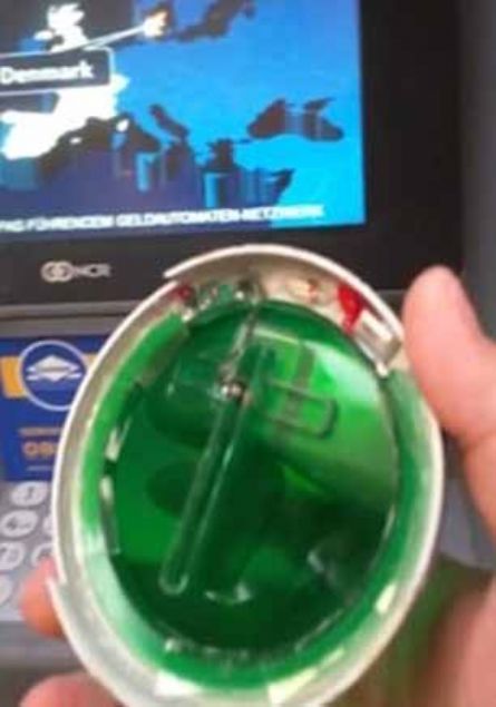 Viyana'da ailesiyle tatile gelen gvenlik uzman Benjamin Tedesco tarafndan ortaya karlan bu inanlmaz dolandrclk yntemi, grenleri hayrete drd.   