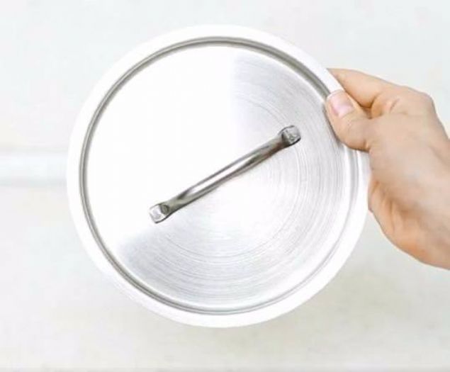 Evde gereksiz grlerek pe atlan ie mantaryla inanlmaz iler yapan kadn sosyal medyada byk ilgi grd.    