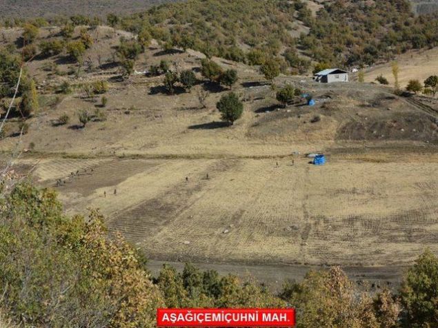 Bu arada, Diyarbakr Kulp'ta devam eden operasyonlarda 12 snak tespit edilerek kullanlamaz hale getirildi. Yaylak Ky Simetok mezrasnda kan atmada da 2 terrist ldrld. 