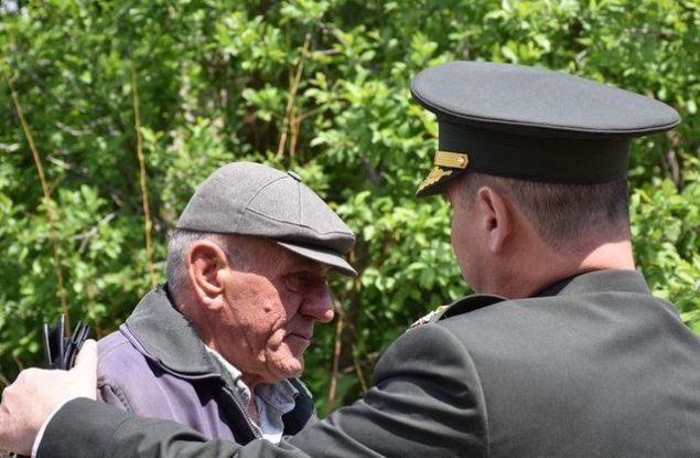 ehit Uzman avu Turgut Kurtu'nun (32) Tekirda'n Hayrabolu lesi'nde oturan babas Ahmet Kurtu (66), ac haberi kahvehanede otururken gelen jandarma grevlilerinden ald. 