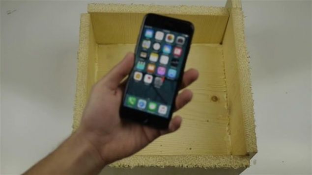 Youtube'da milyonlarca abonesi olan 'TechRax' kanal�, iPhone 7'yi ilgin� bir dayan�kl�l�k testine tabi tuttu      