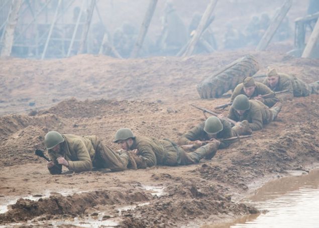 Rusya Savunma Bakanl tarafndan finanse edilen gsteride Berlin olarak tasvir edilen blgede Nazi rejimine vurulan son darbelerden biri canlandrld.     