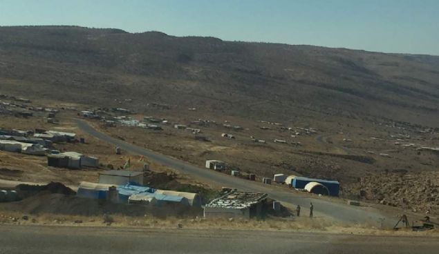 Hava operasyonu sonras� Reuters taraf�ndan ge�ilen foto�raflarda petrol pompalar� dikkat �ekiyor. �te yandan bu pompalar�n k���kl��� petrol�n bol ve ��kar�lmas� kolay oldu�unu ortaya koyuyor. 