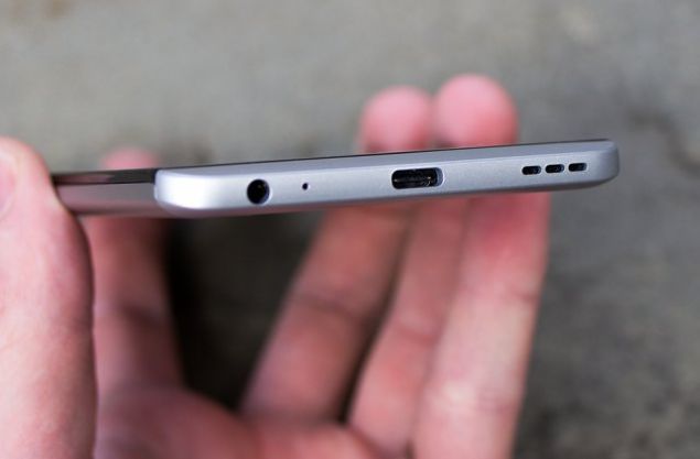 MICRO USB yerine USB-C  Galaxy Note 7'de Micro Usb'ye nazaran daha �abuk �arj ve veri transferi imk�n� sunan USB-C kullanan ama Galaxy 7'de ayn� zahmete girmeyen G�ney Koreli firma Galaxy S8'de geri ad�m at�p USB-C ile devam edecek. 