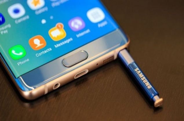 Samsung, yeni Note 8'in 2017 y�l�nda piyasada olaca��n� do�ruluyor fakat ay olarak net bir tarih belirtmiyor. Ge�mi�e bak�ld���nda Note 4 telefon Ekim, Note 5 A�ustos, Note 7 ise Eyl�l ay�nda g�r�c�ye ��km��t�. Uzmanlar Note 8 i�in Kas�m ve Aral�k aylar�n� dahi olas� g�r�yor.   