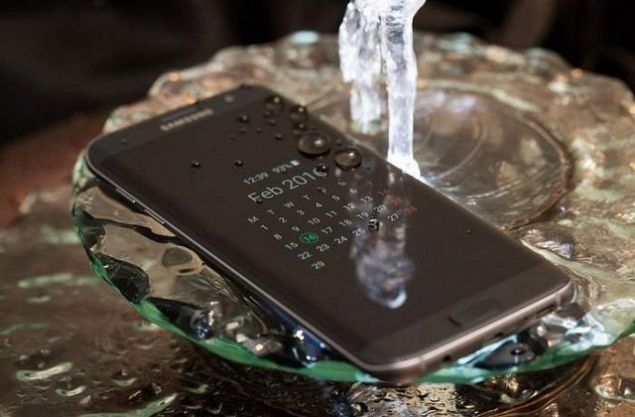 SUYA DAYANIKLILIK  Galaxy 7'deki en tutulan �zelliklerden suya dayan�kl�l�k bu telefonda da iyile�tirilerek sunulacak. 