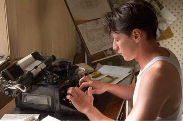 Kefaret(Atonement) filminde Robbie, nl La Bohme kaydn dinliyor. Fakat...    Dinledii kayt 1956'da kt. Sahnenin getii zaman ise 1930'lard. 