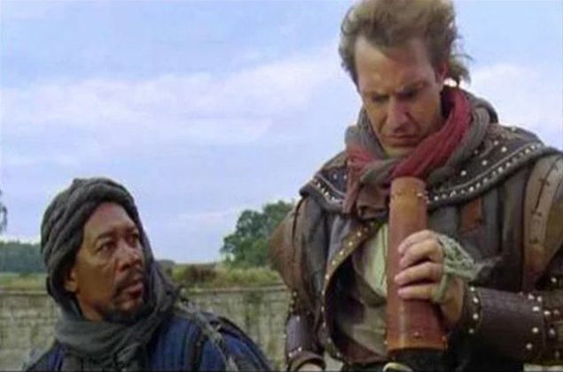 Robin Hood: Hrszlar Prensi filminde, Robin'in arkada Azeem ona bir teleskop gsteriyor. Fakat...    Film 1194'te geiyor; teleskop, 17. yzyln bana kadar icat edilmedi. 