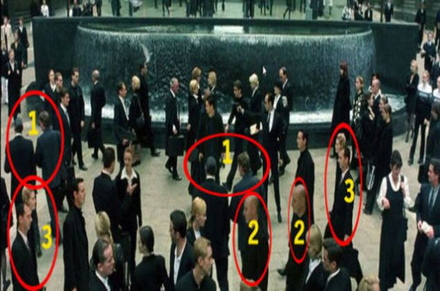 Matrix  Hepsi hemen hemen ayn kyafetleri giymi insanlardan oluan sahnede bir program tekniiyle oaltlm insanlar. 