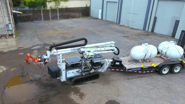 ABD'nin Massachusetts Teknoloji Enstits (MIT) aratrmaclar inaat malzemelerini, tpk 3 boyutlu alam baskda olduu gibi, enjektrlerle akkan formda pskrterek yap formlar kurabilen bir inaat robotu retti.     