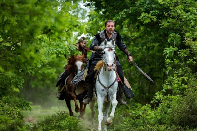 Ural, uzun sren hain planlarnn ardndan birok kez grt Trkmen obalarnn beyleri ile birlikte bir plan yaparak avdar obasna saldrya geiyor. Vasilyus ise bu saldr da Ural'a destek kyor.      