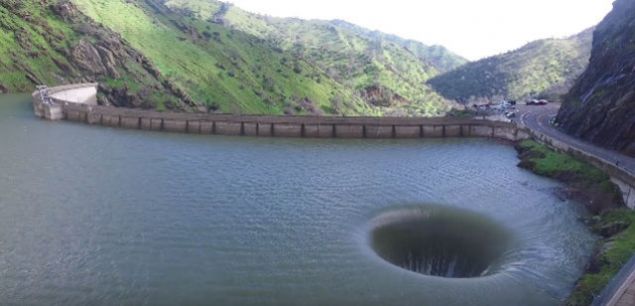 Dolusavaa su aktnda oluan illzyon grnts grenleri etkiledii iin, delik hakknda acaba bir portal m sylentileri kyor.    