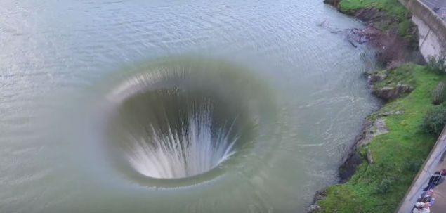 Berryessa, 521 milyar galon su barndrma hacmine sahip byk bir gl. Ya ald zamanlarda bu miktar artyor ve su miktar gln kapasitesini ayor.    