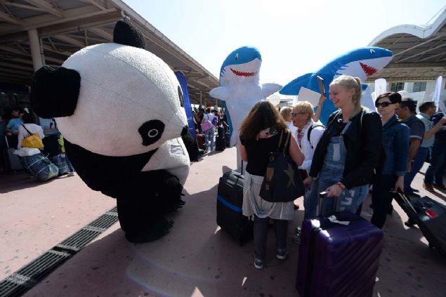 <p> Rixos Otel Global Pazarlama Direktörü Serap Akın, Antalya’ya bugün 190 uçakta 41 bin yolcunun geleceğini kaydetti.</p>