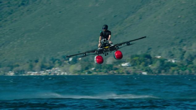 Fotorafta grld taslak modelin piyasaya ktnda daha farkl bir modele kavuacan syleyen firma yetkilileri, kullanm ok basit olan ve 1 saat iinde herkesin rahatlkla uurabilecei bu elektrikli hava aracnn ABDdeki tm uu izinlerinin de alnd kaydedildi.   