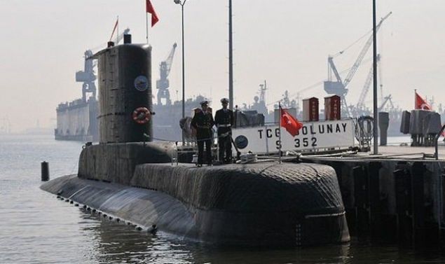 ASELSAN taraf�ndan milli olarak geli�tirilen ve T�rk denizalt�lar�nda da kullan�lan KULA� �skandil Sistemi ile T�rkiye�nin su alt� akustik sistemlere y�nelik ilk ihracat�na imza at�ld�. KULA� �skandil Sistemi, bir s�re �nce Endonezya denizalt�s�na entegre edildi.     