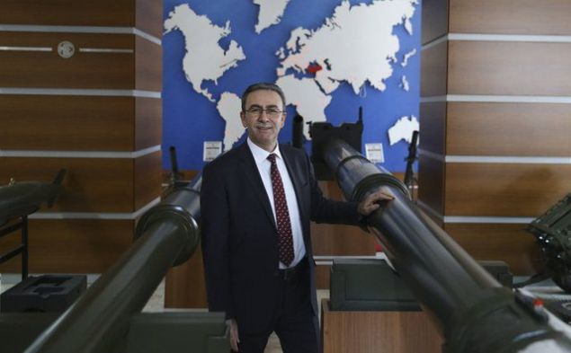 Ob�s sistemini ilk kez IDEF'te sergileyeceklerini a��klayan MKE Genel M�d�r� Ahmet Ta�k�n, bu �r�nde mobiliteyi, hareketlili�i �n plana ��kartan bir ara� �st� top uygulamas�n�n ger�ekle�tirildi�ini anlatt�. Ta�k�n, �unlar� kaydetti:     