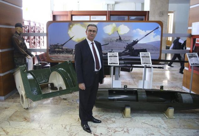 Yavuz ob�s�, farkl� y�kseli� a��lar� ve sevk barut mod�lleriyle ayn� hedefi ayn� anda 3 farkl� m�himmatla vurabiliyor. Sistem, uzun menzilli m�himmatlarla 40 kilometre menzil i�indeki askeri birlik ve taburlara at�� yapabiliyor. Mevzilenen top�u birli�inin kar�� hedeflerden uzakta olmas�ndan dolay� d��man taraf�ndan kar�� sald�r� yap�lma riski de azal�yor.     